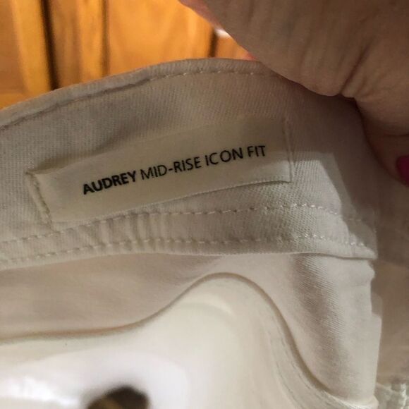 Tribal Jeans Audrey Mid Rise Icon Fit Bermuda Shorts - 4 - Picture 8 of 10